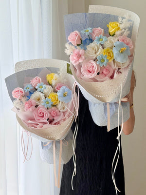 Luxury pastel soap flower bouquet with pink roses and blue blooms, long-lasting gift for birthday, anniversary, Valentine’s Day, or 5.20 celebration.