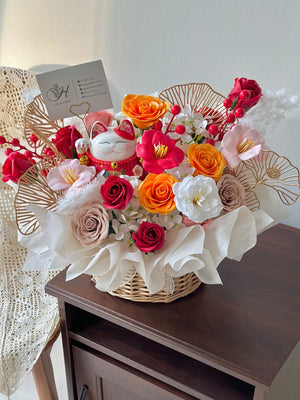 Elegant floral basket with a ceramic lucky cat, ideal for new business openings and good fortune gifts.