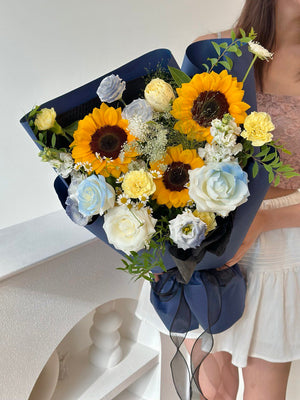 Cheerful sunflower bouquet for graduation celebration – flower delivery Malaysia.