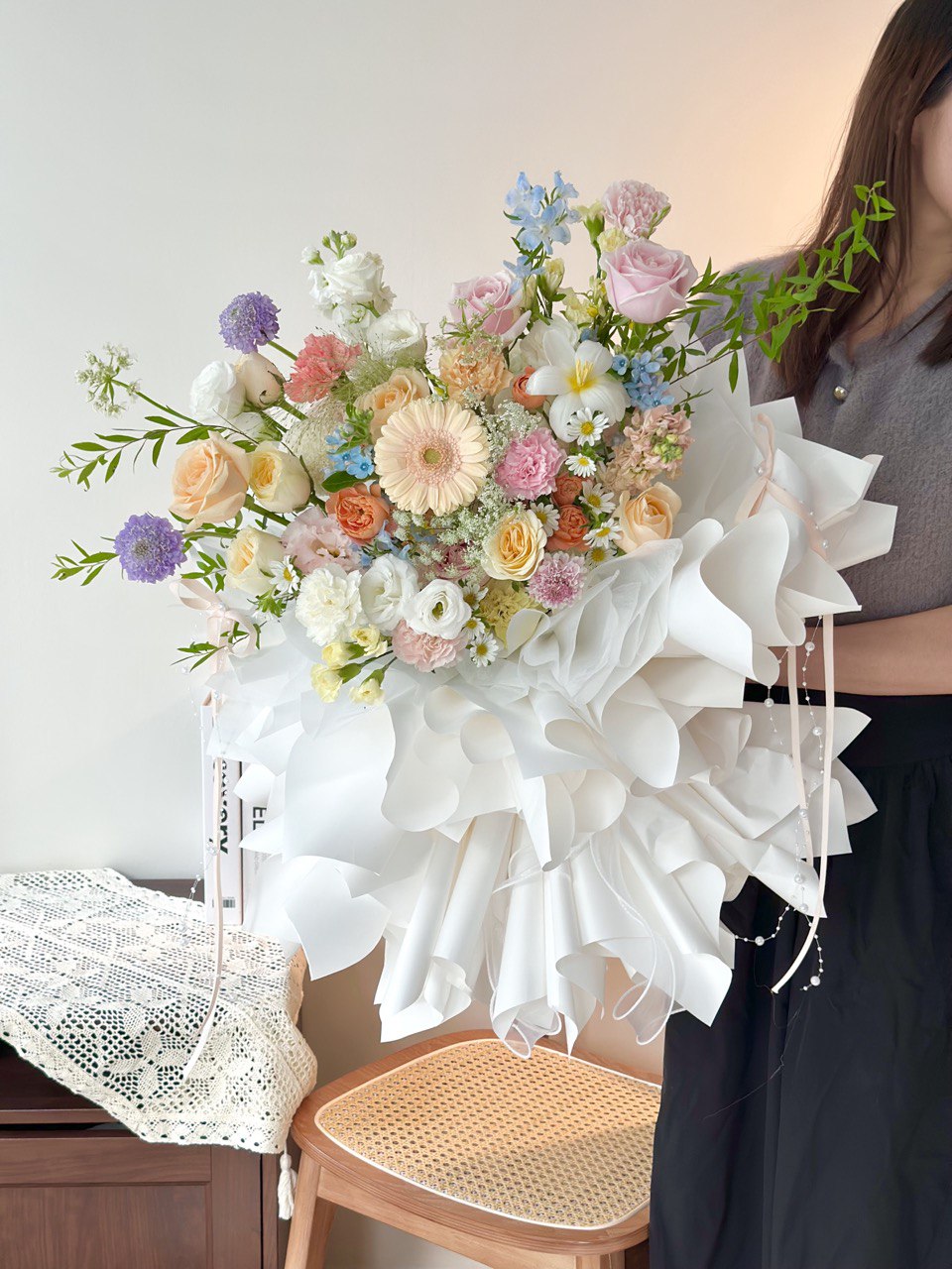 Fresh pastel roses, gerberas, and tulip bouquet – online flower delivery Malaysia.
