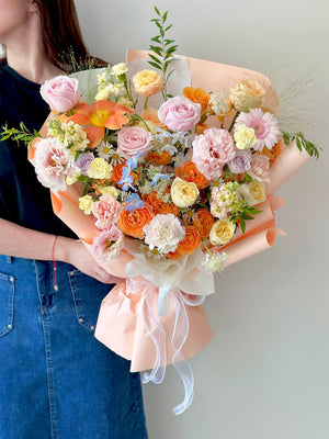 Romantic peach and pink floral bouquet – anniversary gift flowers Malaysia.