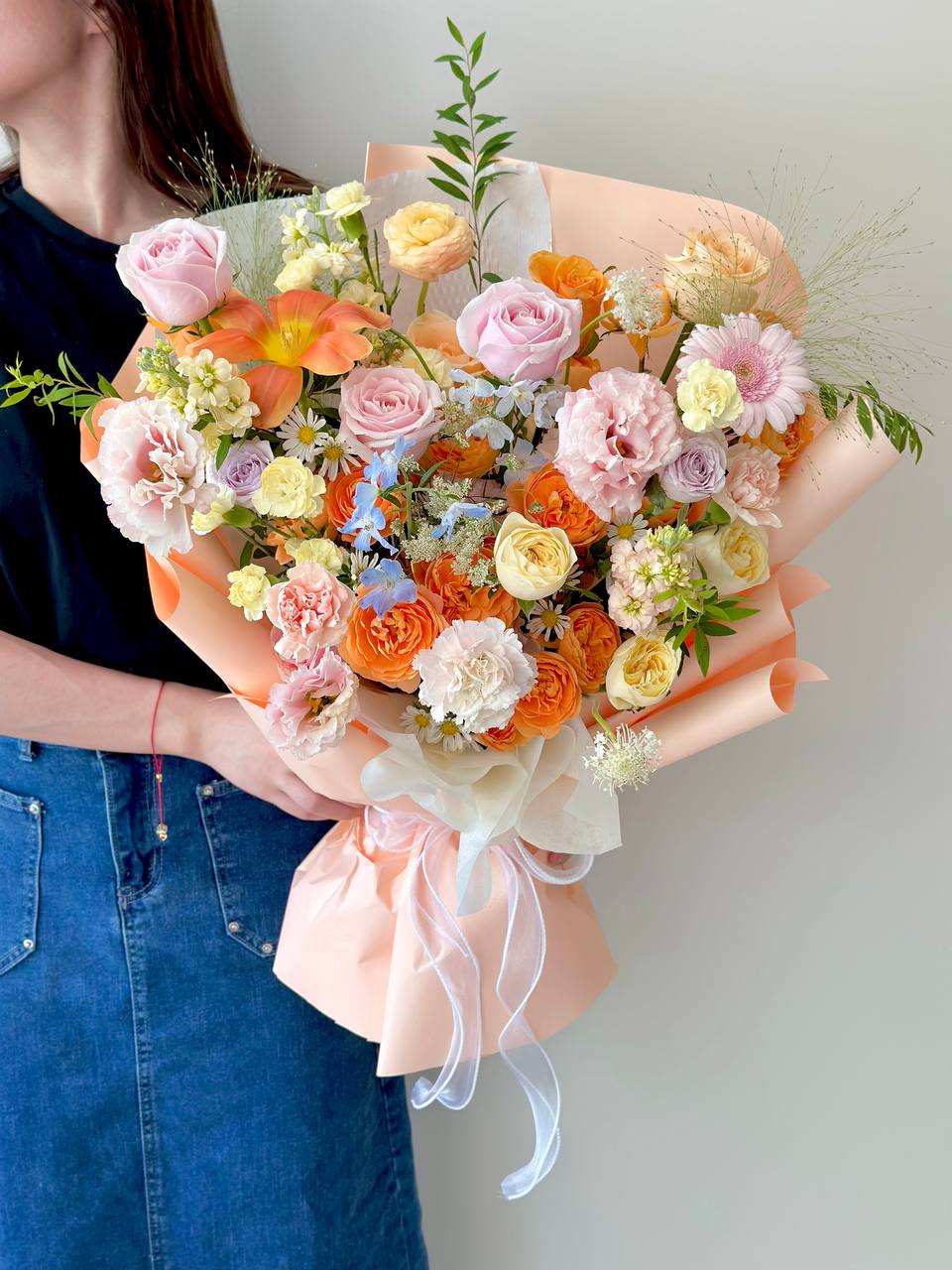 Romantic peach and pink floral bouquet – anniversary gift flowers Malaysia.