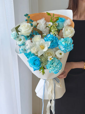 Blue theme rose bouquet with white flowers – elegant birthday and anniversary flower bouquet with same day delivery in Kuala Lumpur and Selangor.