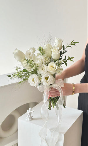 A girl is holding a bouquet of white rose ROM bouquet for her ROM day at Kuala Lumpur.