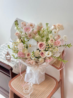 Romantic pastel Quicksand rose arrangement for birthday and anniversaries.