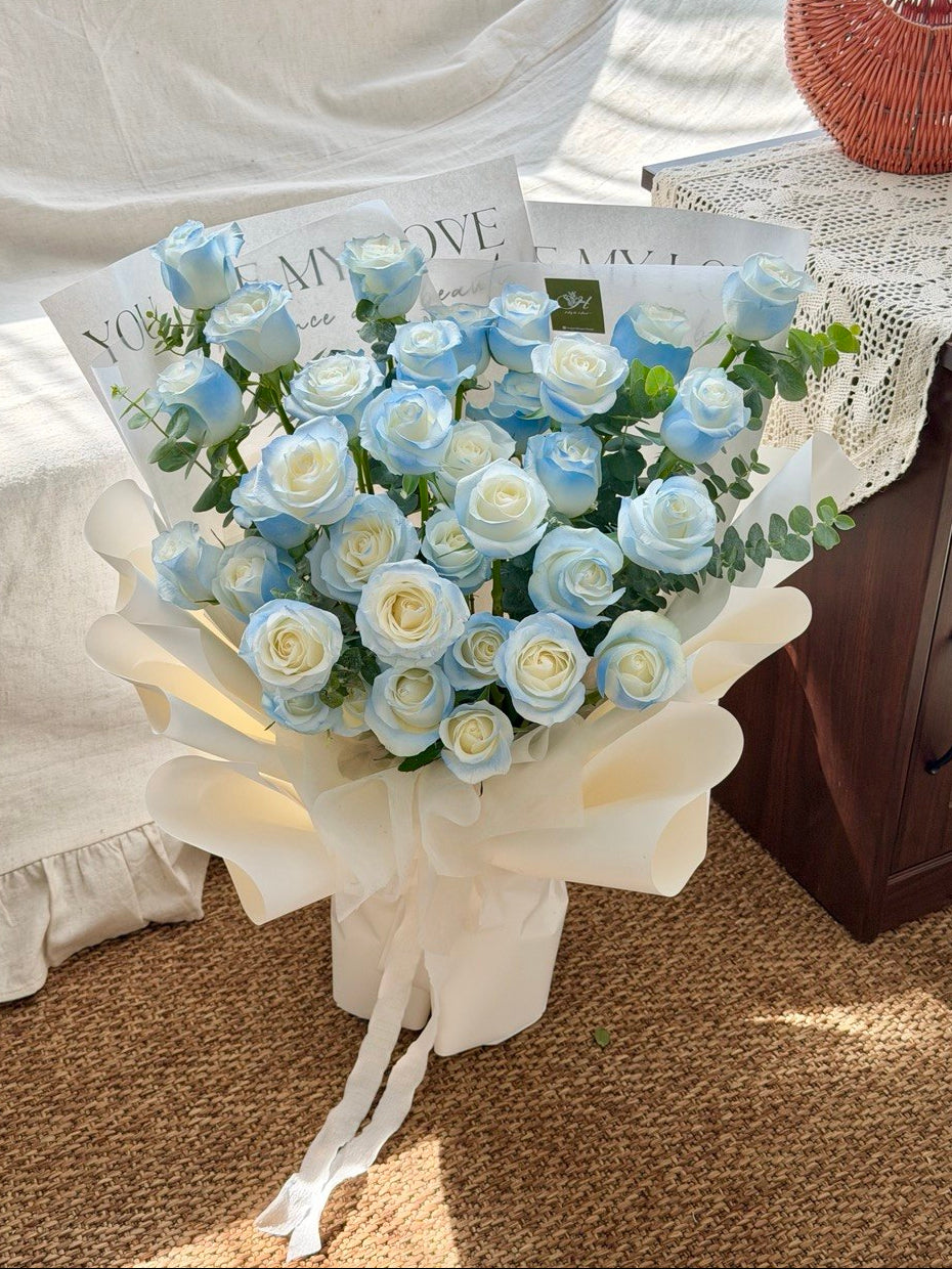 30 white rose sprayed with light blue perfect for proposal, flower prepared by Hug and Heart Florist Subang Jaya.