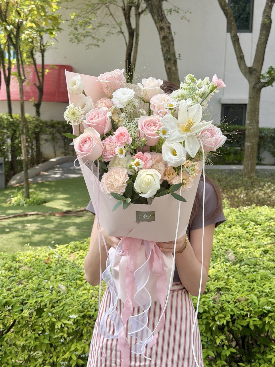 Luxury blush pink rose bouquet arranged by a local florist in Subang Jaya for birthdays, congratulations, and special occasions.
