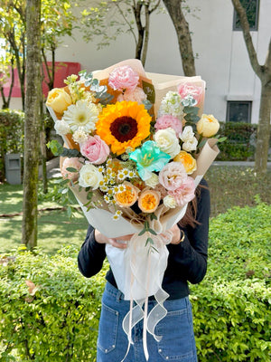 Elegant sunflower graduation bouquet with fresh roses, eucalyptus, chamomile flowers and soft pastel blooms for graduates in Sunway, Subang Jaya and Bukit Jalil.