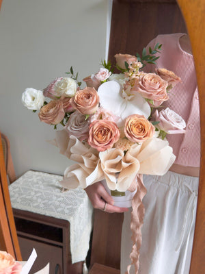 Elegant cappuccino rose flower basket with neutral pastel roses and white flowers, perfect for new home and housewarming flower delivery in KL Malaysia.