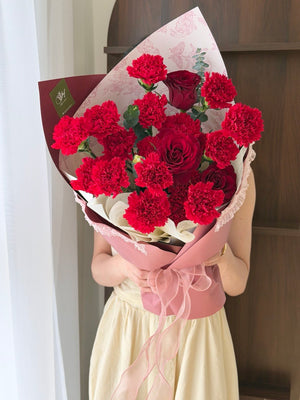 Romantic red carnation bouquet with premium red roses for Mother’s Day 2026 Kuala Lumpur Selangor florist delivery.