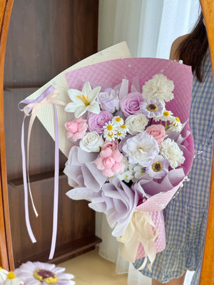 Long-lasting soap flower bouquet in soft purple tones featuring realistic roses and daisy flowers for special occasions and celebrations, same day flower delivery kuala lumpur.
