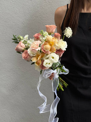 A beige colour dye tulip and cappuccino rose is held by a girl wearing a black dress for ROM.