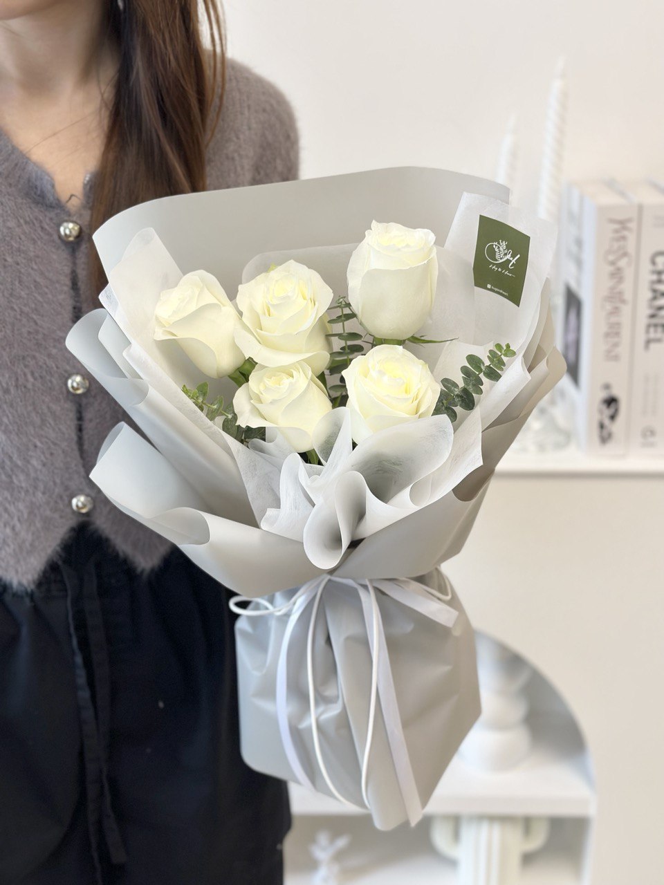 Valenta White Rose