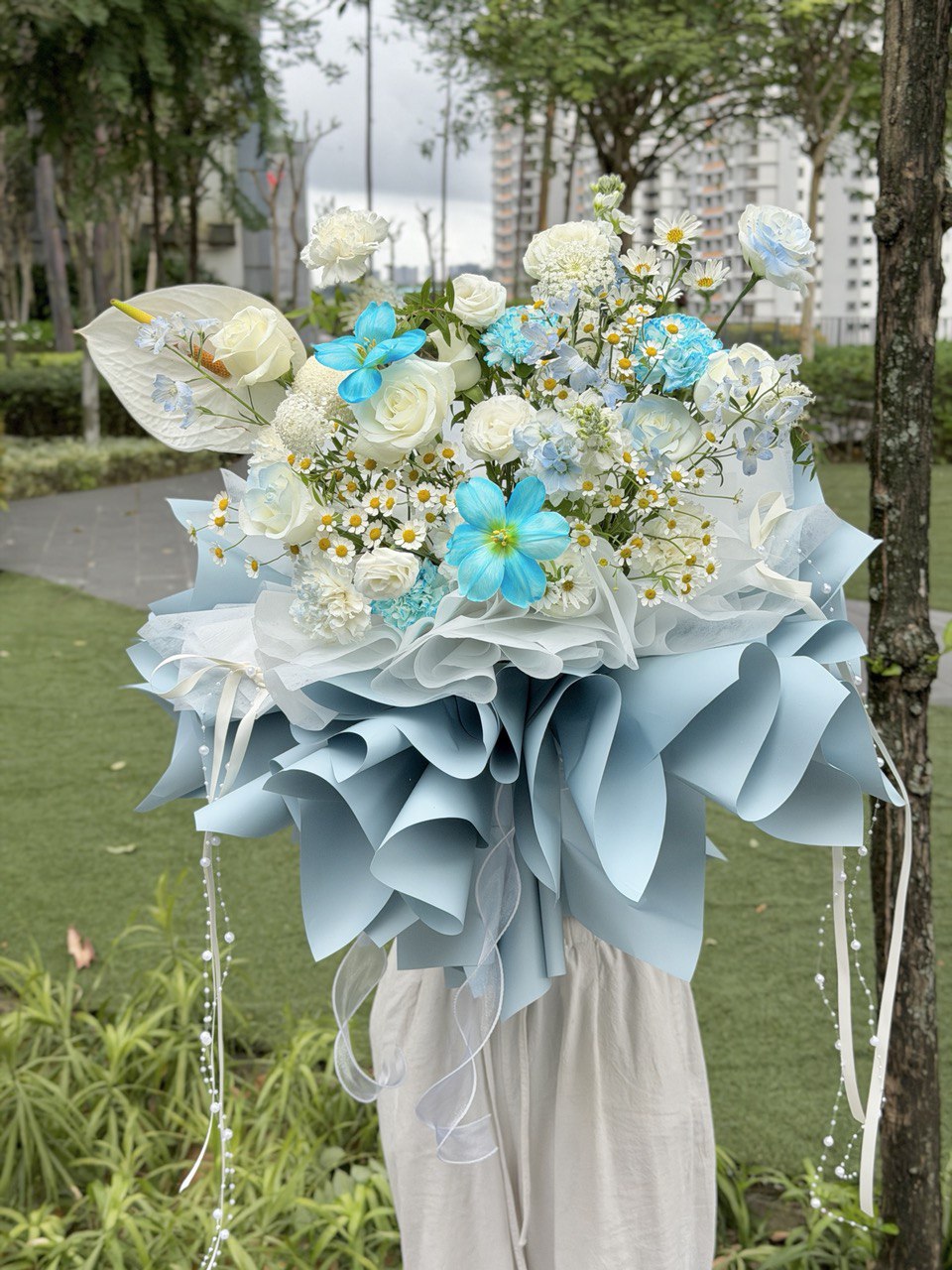 A L size luxury floral arrangement with white roses and bright blue flowers, perfect for birthdays or anniversaries.