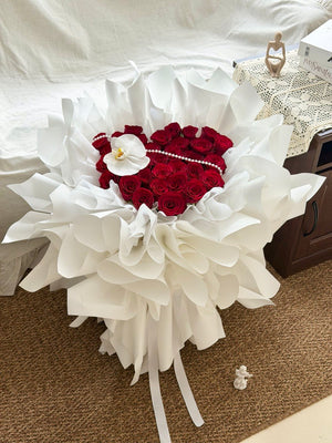 33 red roses love shape perfect for proposal, birthday or anniversaries flower flower delivery Bukit Jalil, Subang Jaya, Kuala Lumpur.