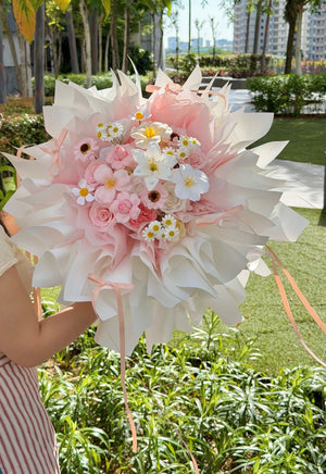 Romantic soap flower bouquet with pink roses and daisy accents wrapped in luxurious ballet-style paper, perfect for proposals, birthdays, anniversaries, and surprise gifts in Kuala Lumpur and Selangor.