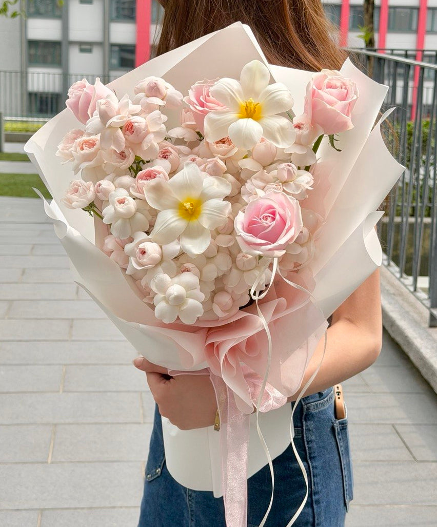 Romantic pastel pink rose spray bouquet for birthday flower delivery.