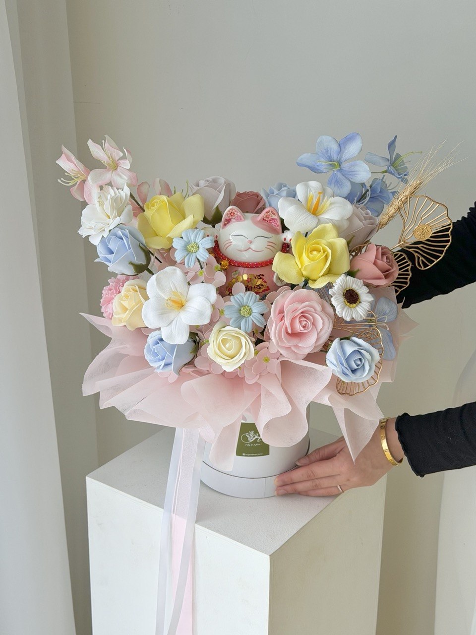 Luxury soap flower basket featuring a pink Maneki Neko lucky cat, blue and pink roses, ideal for business opening, shop opening and grand opening gift in KL and Selangor.