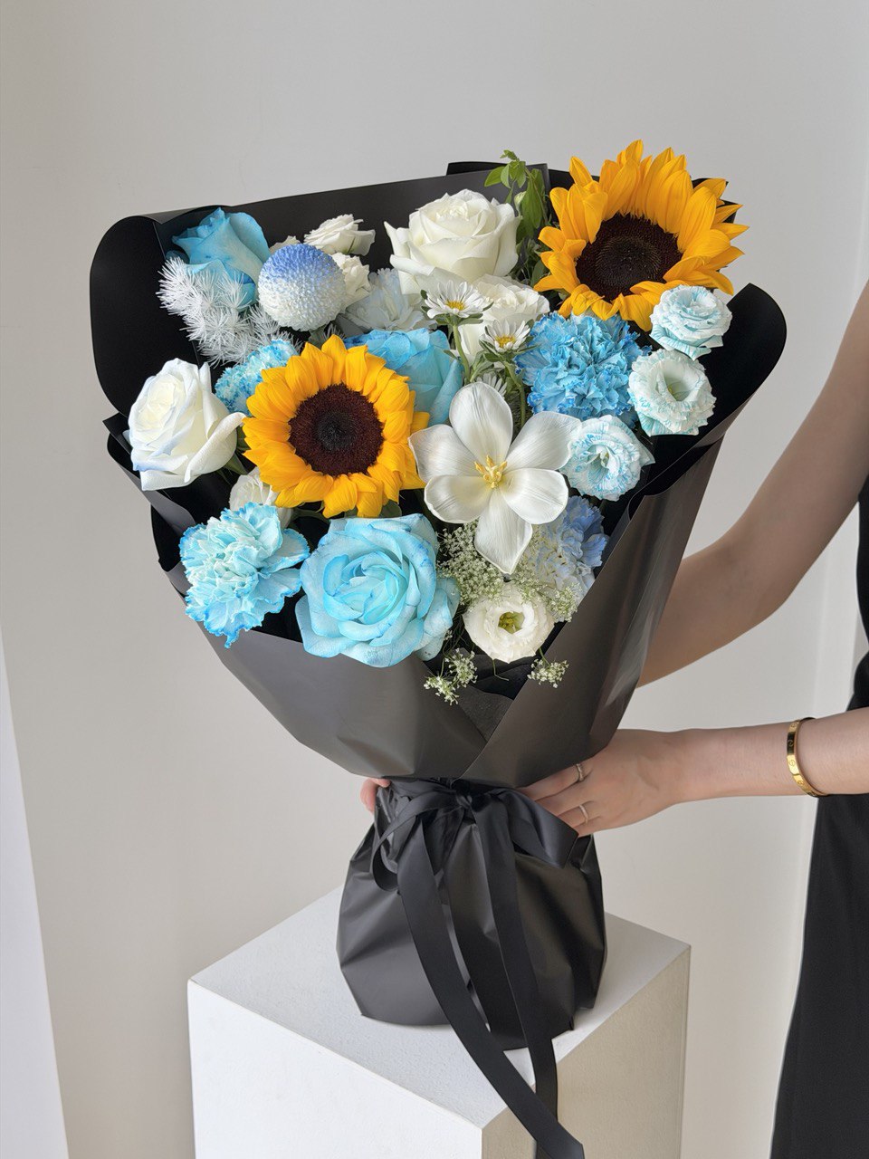 Sunflower and blue theme rose bouquet – graduation flower bouquet with same day delivery across KL and Selangor.