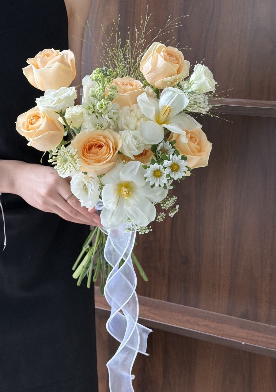 Minimalist champagne rose and white floral bridal bouquet, perfect for ROM and wedding photoshoot in Kuala Lumpur and Selangor.
