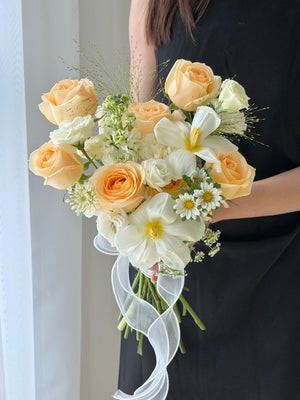 Romantic champagne rose bouquet with white accent flowers, premium bridal hand bouquet for weddings in Selangor and KL.