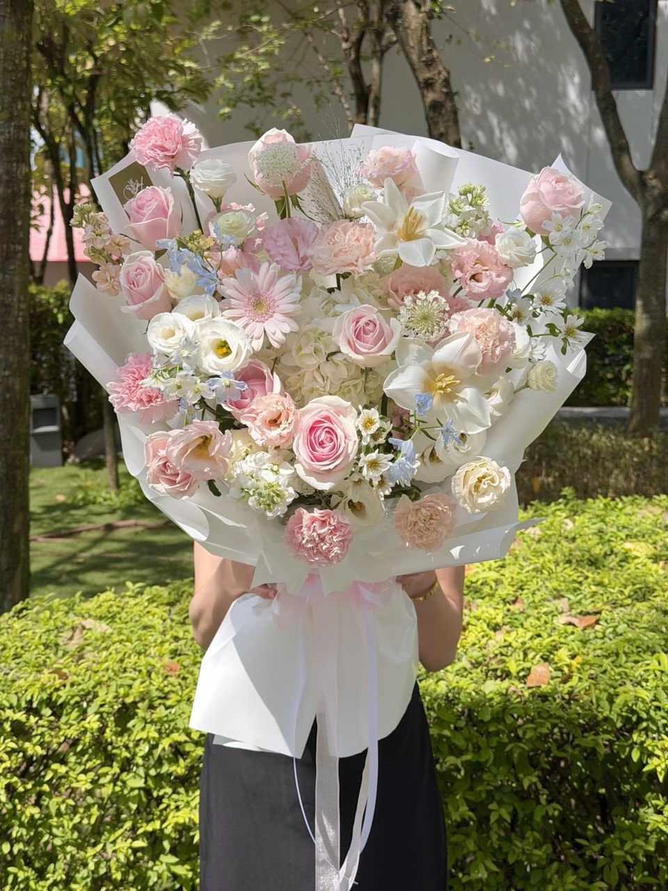 Luxury birthday flower bouquet with white hydrangea, pink roses and white tulip | Same Day Flower Delivery KL & Selangor.