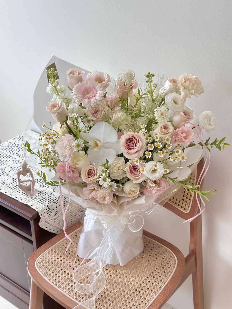 Romantic pastel Quicksand rose arrangement for birthday and anniversaries.