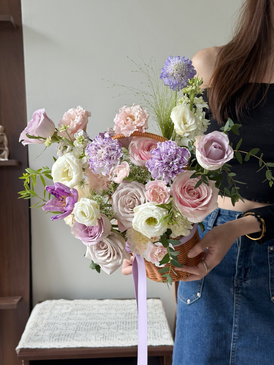 Romantic purple pastel flower basket featuring lilac roses, menta roses, pink roses and delicate flowers, ideal as a birthday flower gift for her.
