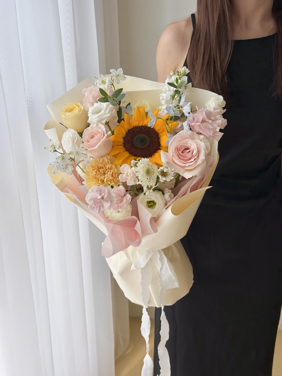 Sunflower bouquet with pink roses and fresh seasonal flowers for birthday, congratulations, and same-day flower delivery in Malaysia.