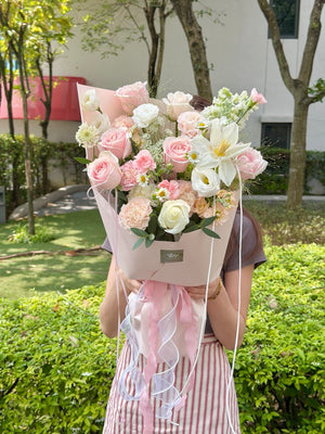 Luxury blush pink rose bouquet arranged by a local florist in Subang Jaya for birthdays, congratulations, and special occasions.