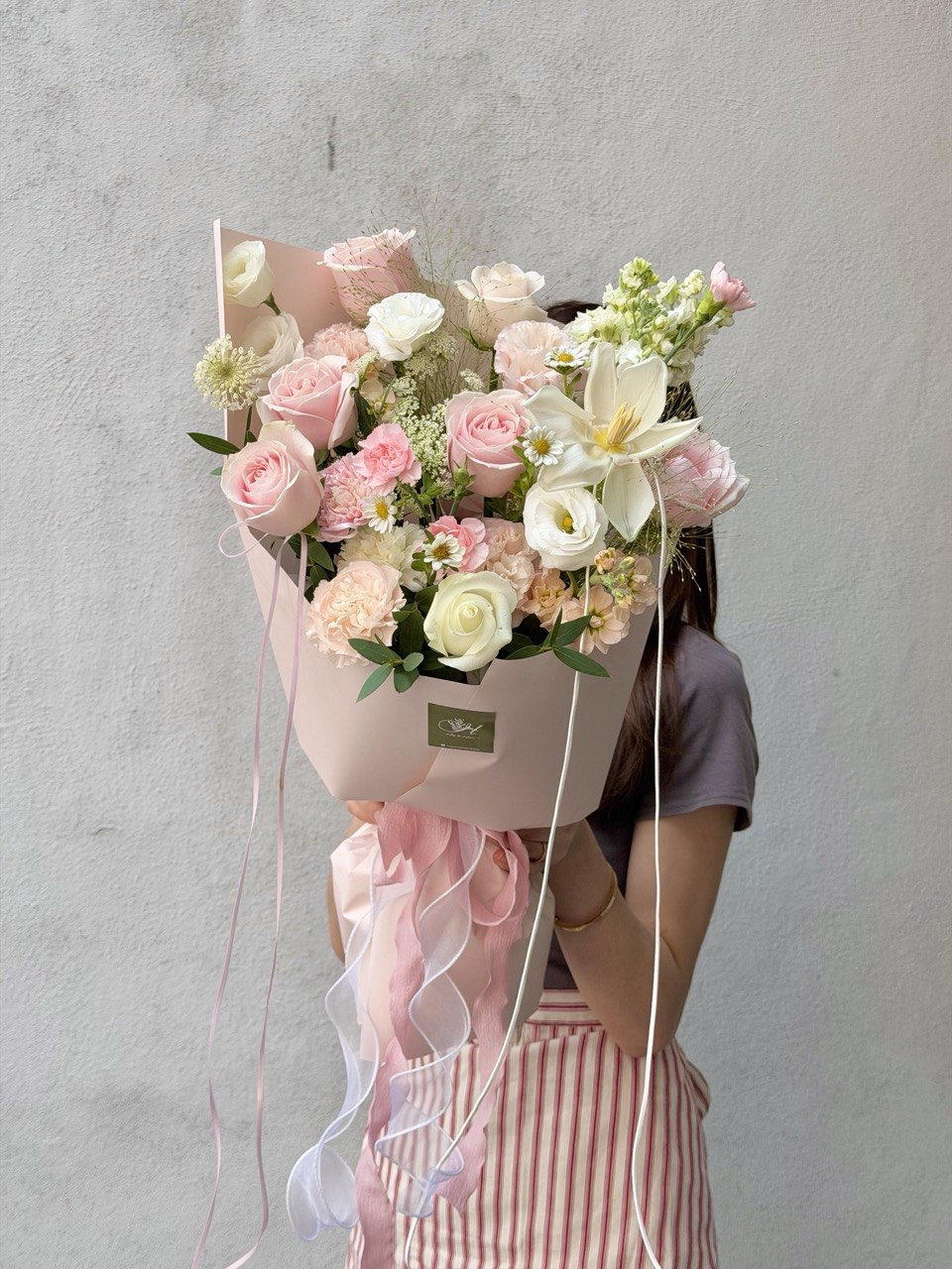 Premium pink rose bouquet featuring white Tulip, carnations, and fresh blooms for birthday and anniversary delivery in Subang Jaya.