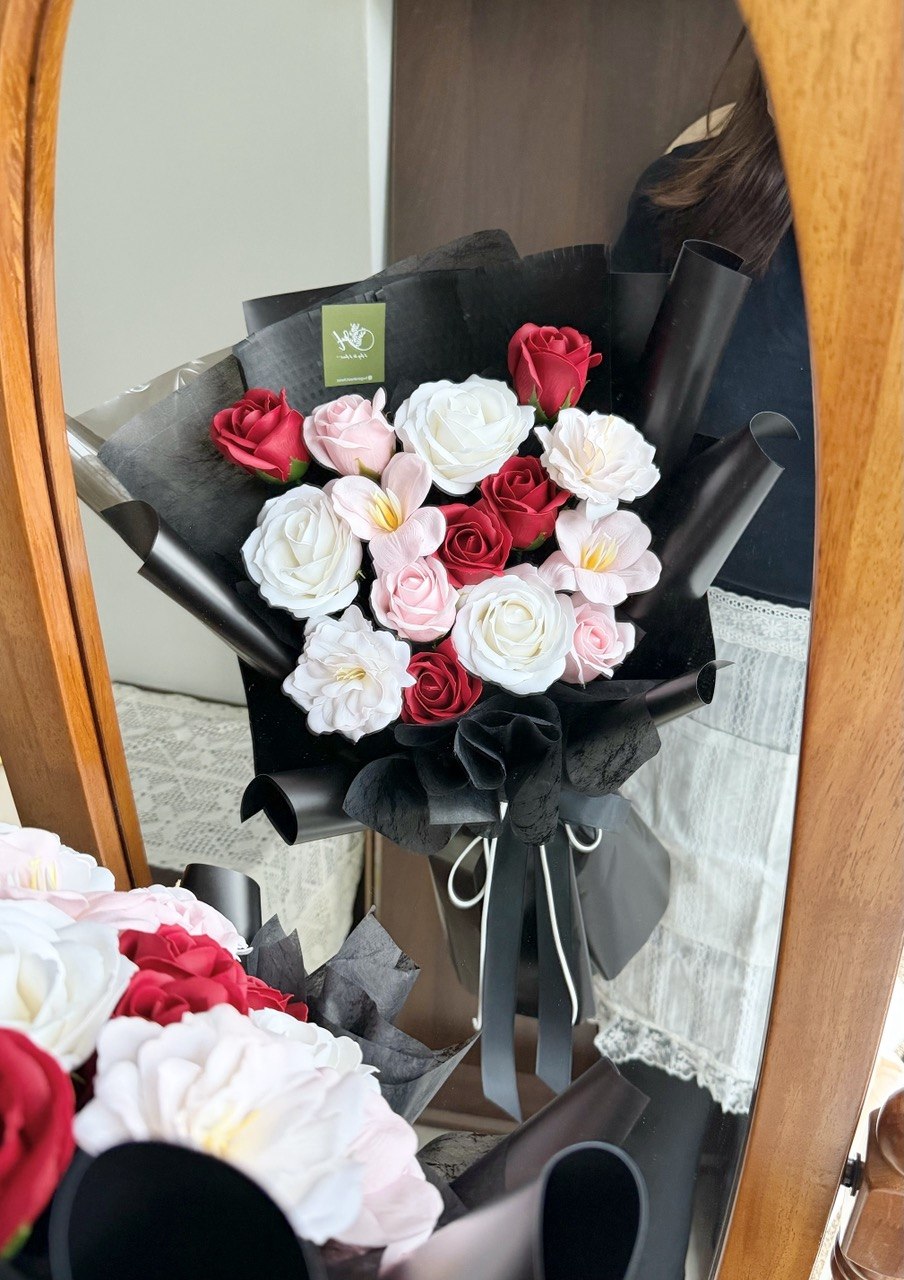 A bouquet of soap flower with white rose, pink rose, pink tulip wrapped in black wrapper perfect for anniversaries, birthday flower gift with same day flower delivery ion subang jaya and klang valley.