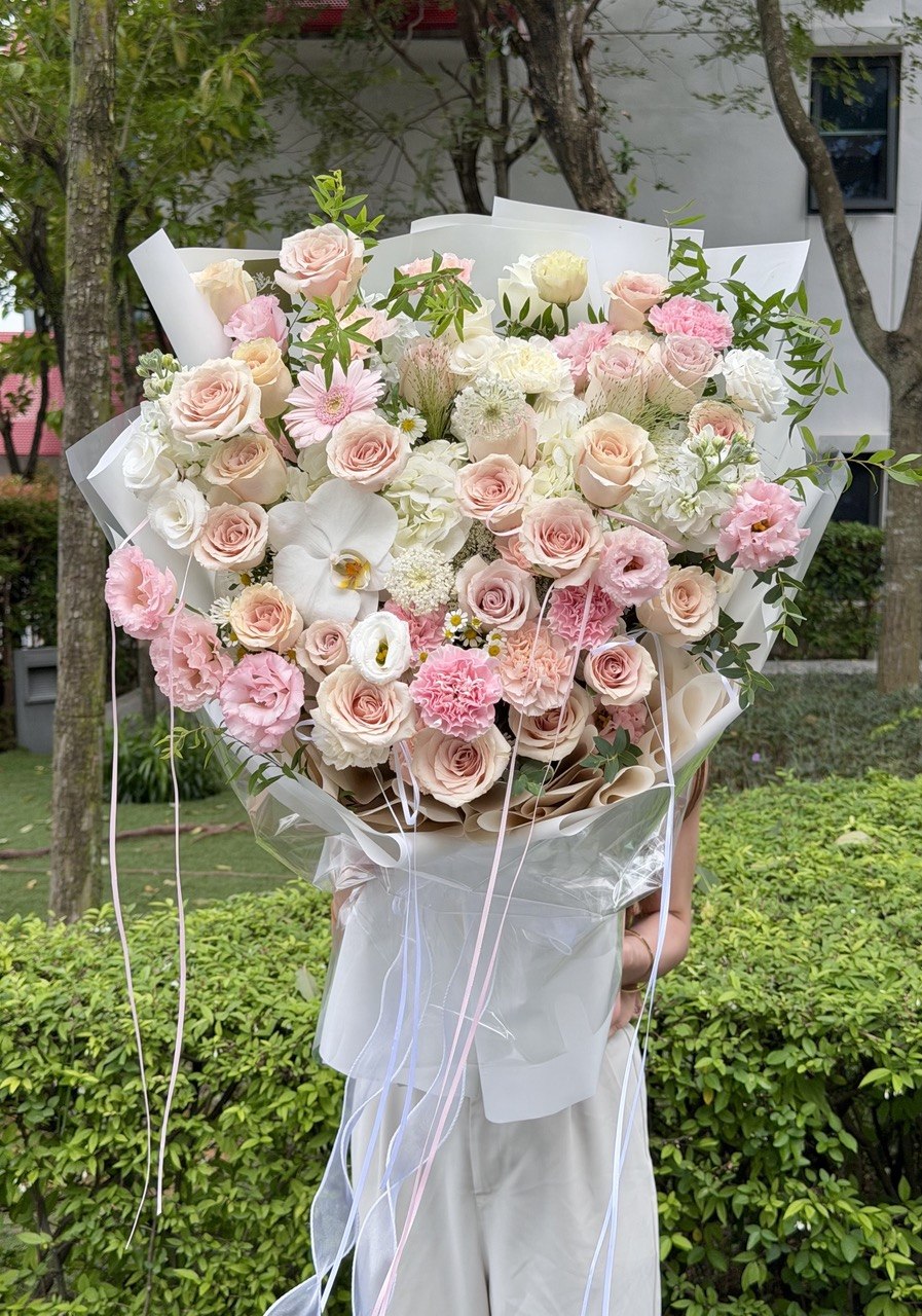 Premium and luxury birthday flower gift in KL.