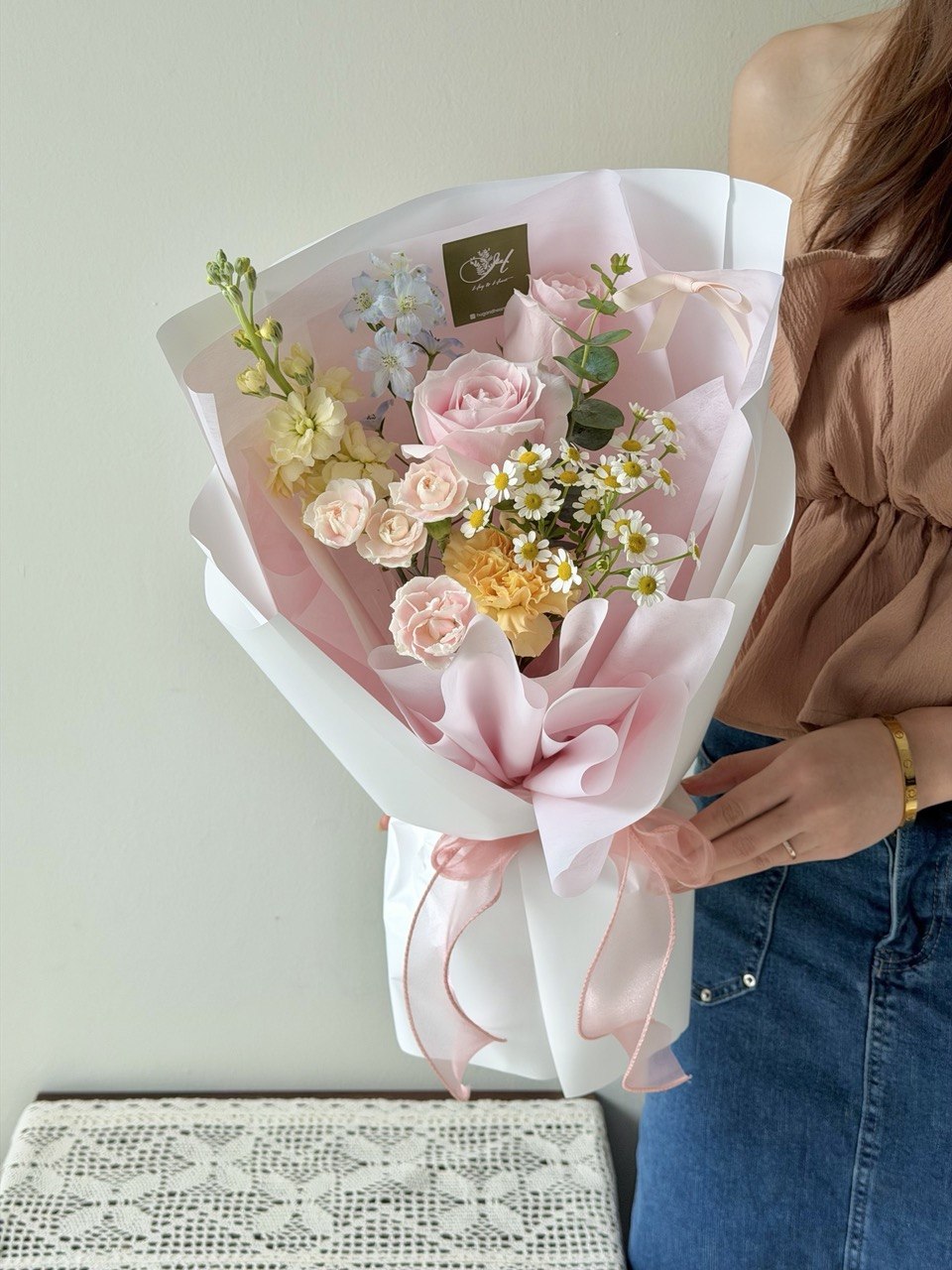 Cute small bouquet featuring roses and daisies, a meaningful birthday gift available for same day delivery Kuala Lumpur.
