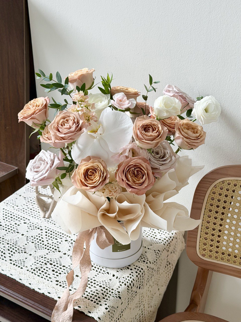 Romantic cappuccino rose flower basket featuring cappuccino and blush roses with white orchids, suitable for birthday and anniversary flower delivery in Kuala Lumpur.