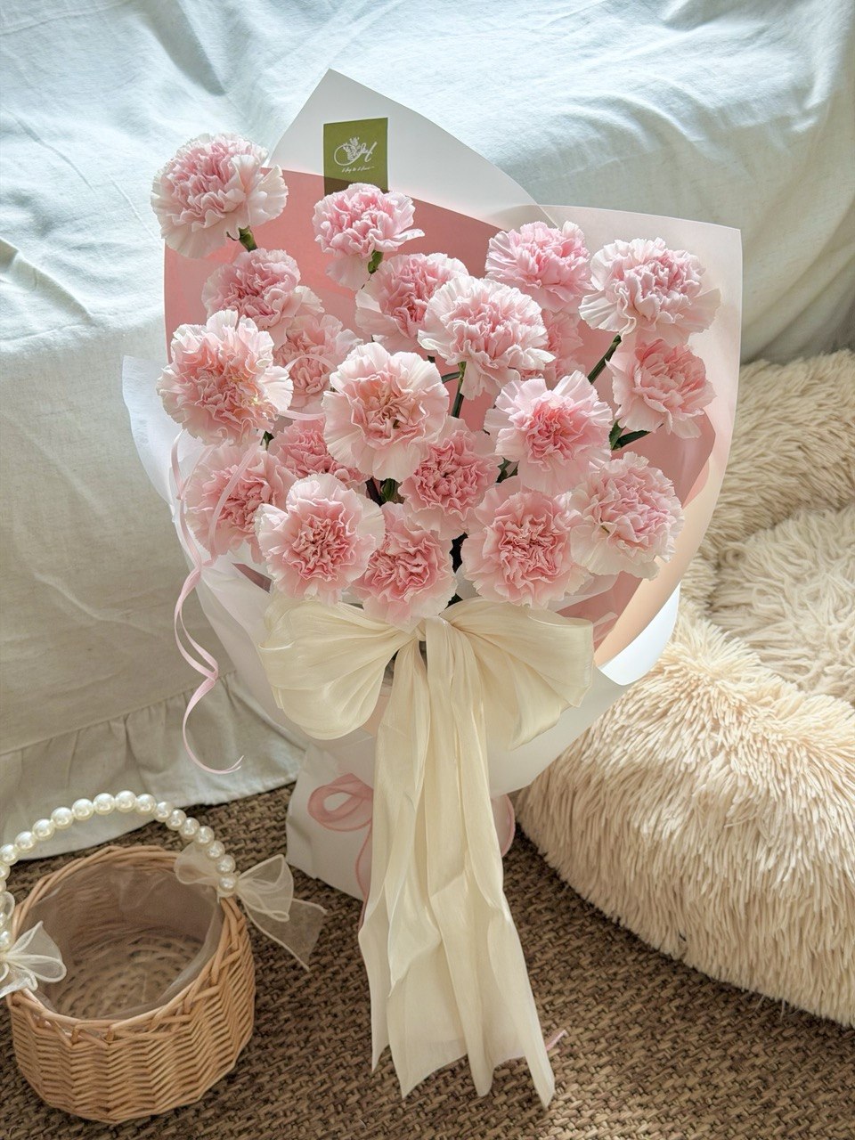 Fresh carnation flower arrangement for Mother’s Day gift delivery in Malaysia.