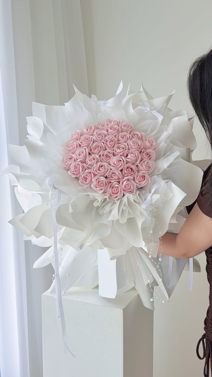 Luxury 33 stalk pink soap roses bouquet with soft white wrap, perfect proposal flowers Selangor KL delivery.
