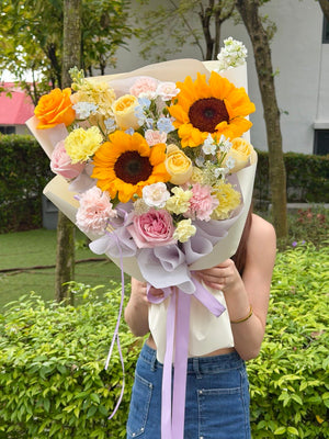 Fresh sunflower and pastel pink rose bouquet with fillers, graduation flower gift delivery across Bukit Jalil, Cheras, Subang Jaya and Kuala Lumpur.