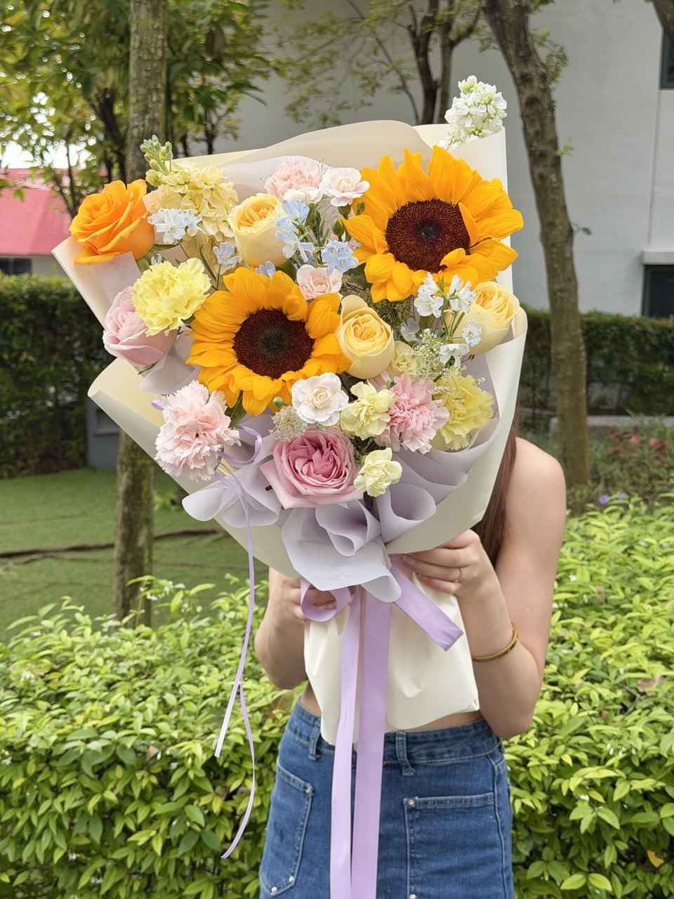 Fresh sunflower and pastel pink rose bouquet with fillers, graduation flower gift delivery across Bukit Jalil, Cheras, Subang Jaya and Kuala Lumpur.