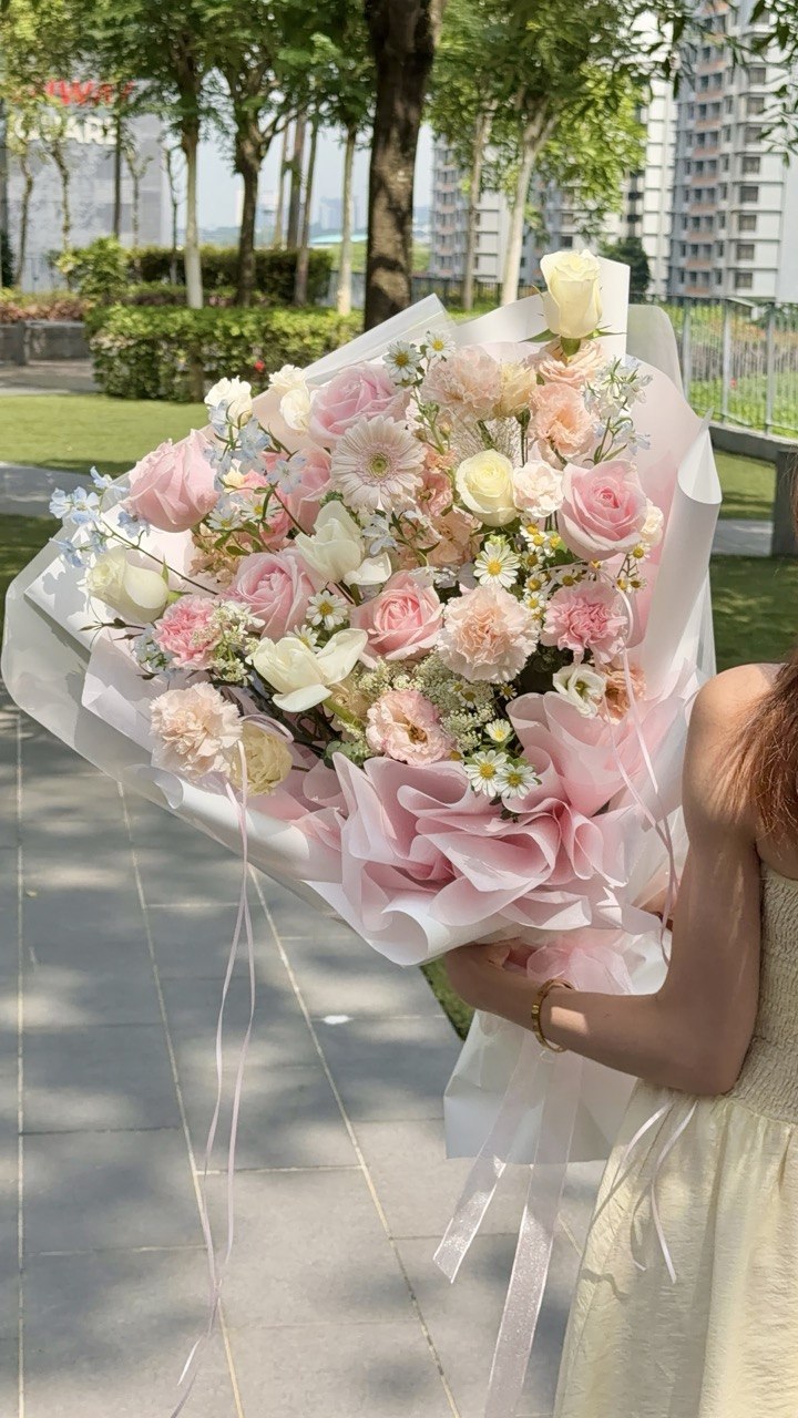Elegant pastel flower arrangement with pink roses, white tulips, and fresh gerbera daisies for birthday and anniversary gifts in Kuala Lumpur.