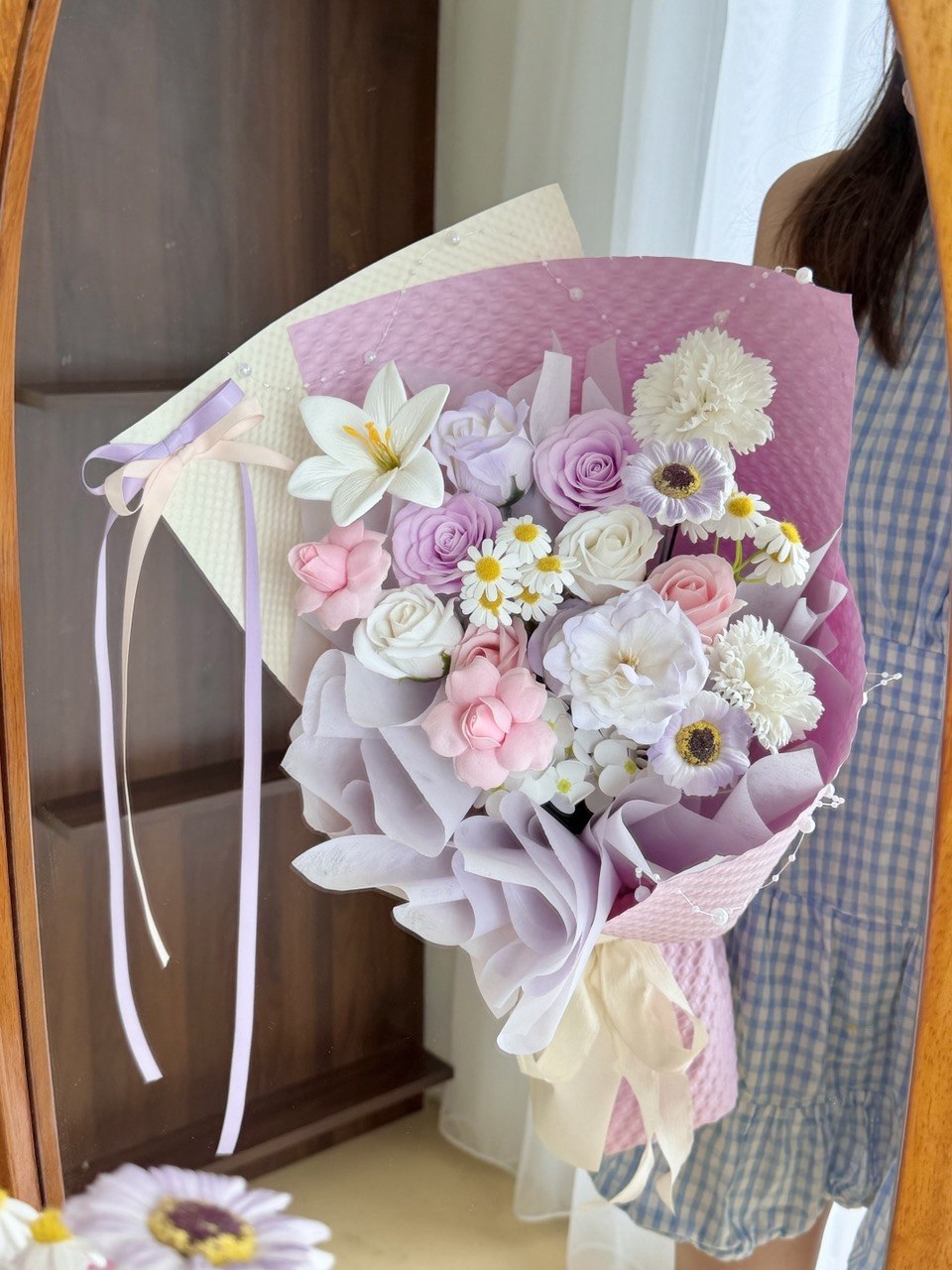 Long-lasting soap flower bouquet in soft purple tones featuring realistic roses and daisy flowers for special occasions and celebrations, same day flower delivery kuala lumpur.