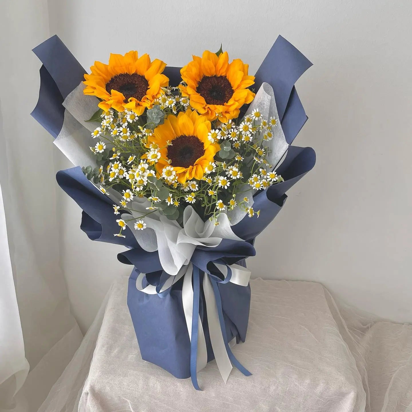 3 Sunflower mixed Chamomile Bouquet