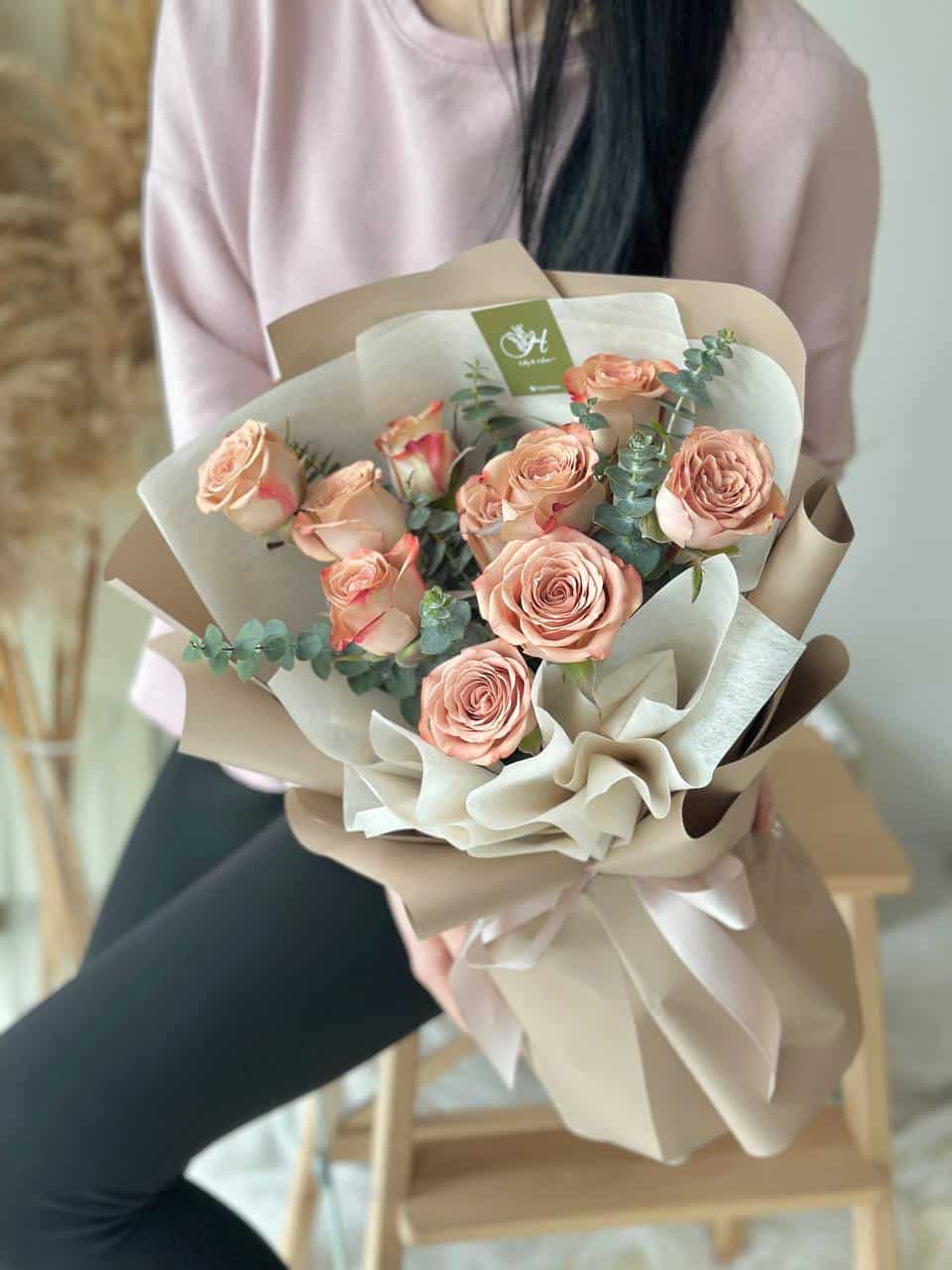 Briana Cappuccino Rose Bouquet – Hug and Heart