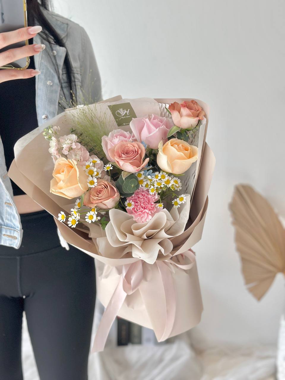 Carryn Cappuccino mixed Rose Bouquet