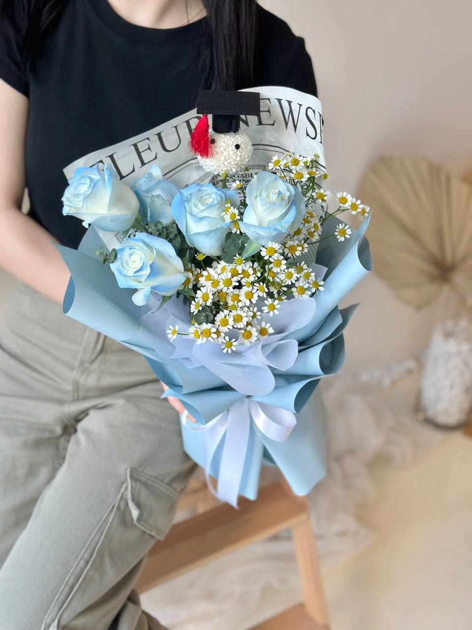 Donica Blue Rose mixed Chamomile Bouquet