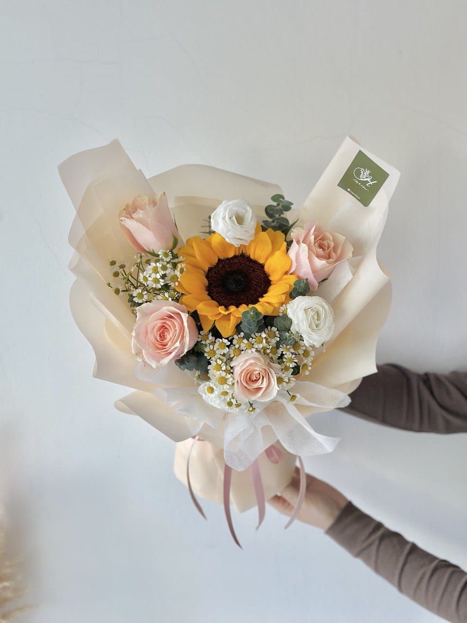 Eivor Sunflower Mixed Rose Rough Bouquet