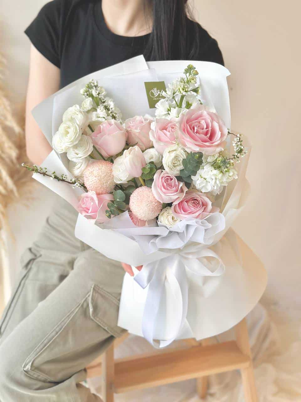 Erminia Pink Rose mixed Snow White Bouquet