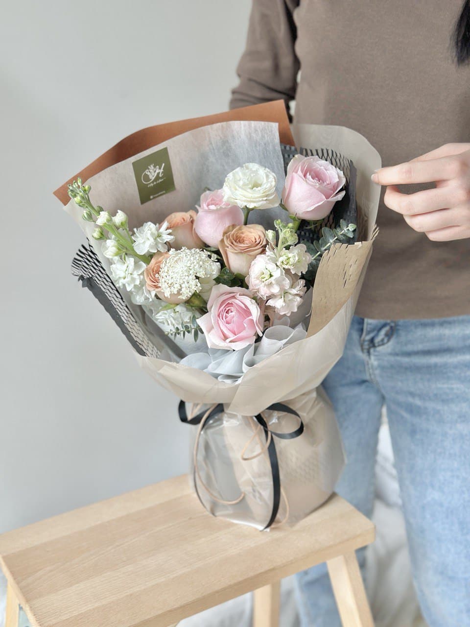 Elvy Capppuccino Mixed Pink Rose Bouquet