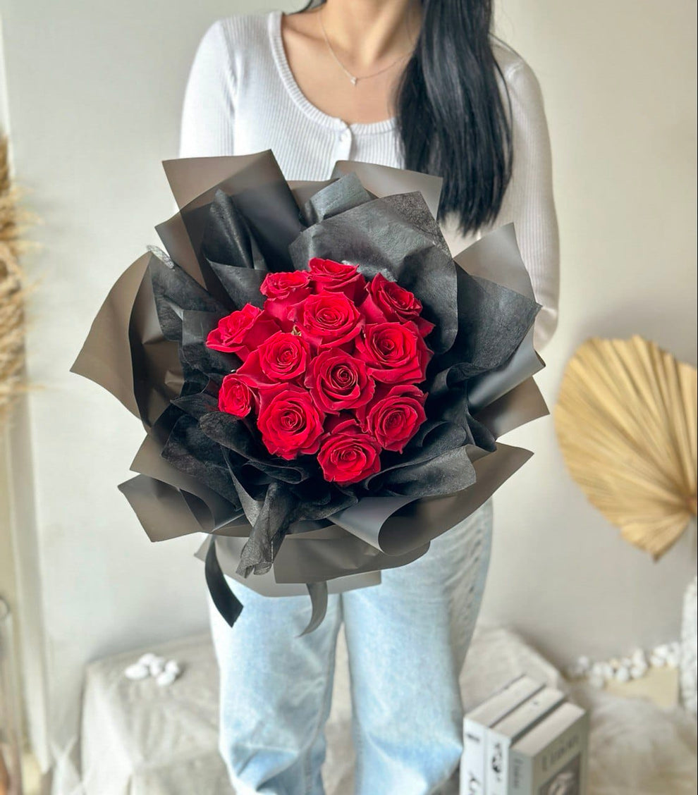 5.20 Red Rose Bouquet – Hug and Heart