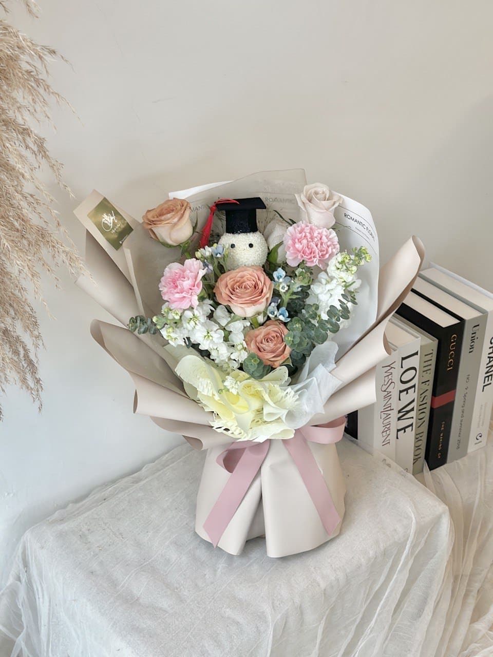 Elleric Cappuccino Rose mixed Graduation Ping Pong Bouquet